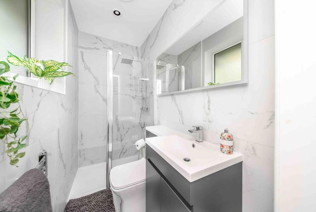 Views Over Ings West Yorkshire Apartment *